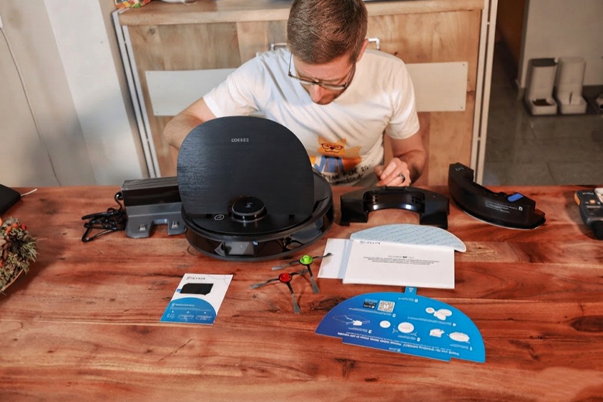 Robot vacuum build quality with safety markings inspection